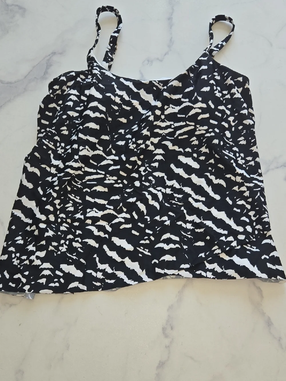 Island Escape Black & White Cape Town Underwire Tankini Swim Top Size 6 NWT